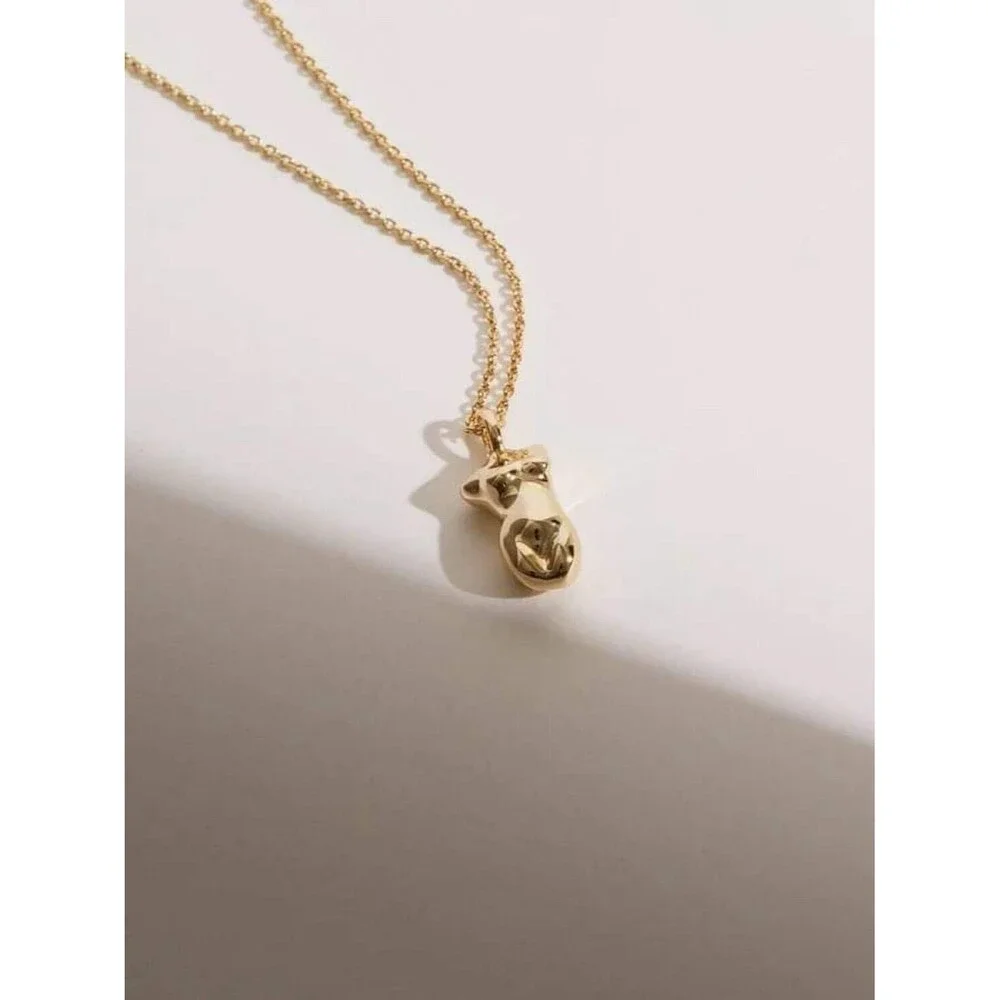 Brand new Femininity Necklace Female Body Women Love Necklace